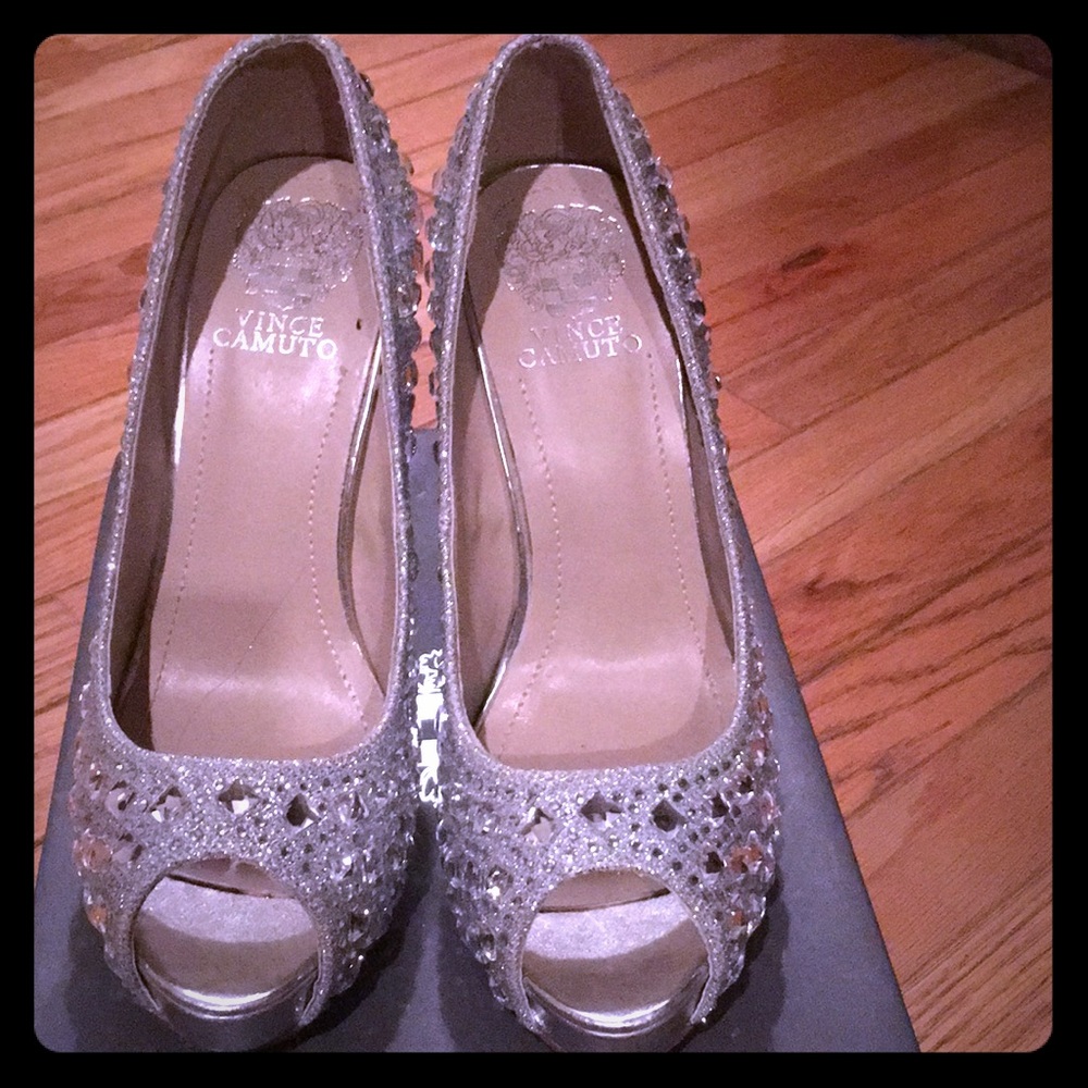 💥Vince Camuto 💥Silver Mirror Sparkle Heels SALE